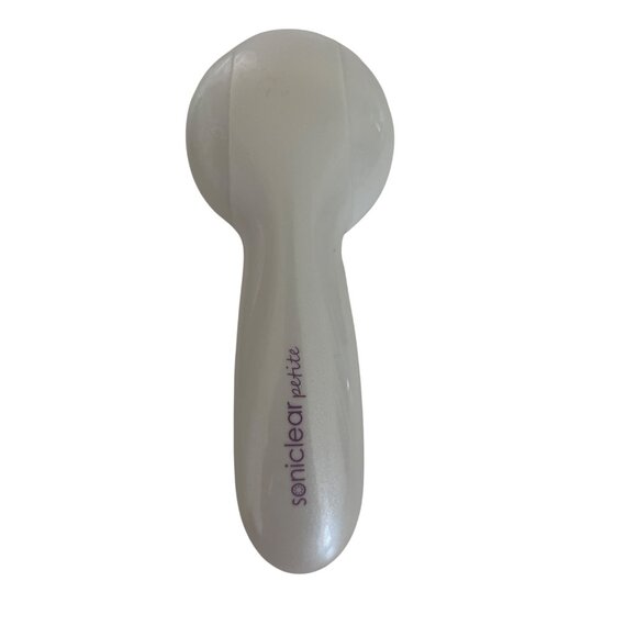 Soniclear Petite Facial Cleaning Brush & Sonicsmooth Dermaplaning Tool Set - Picture 5 of 8